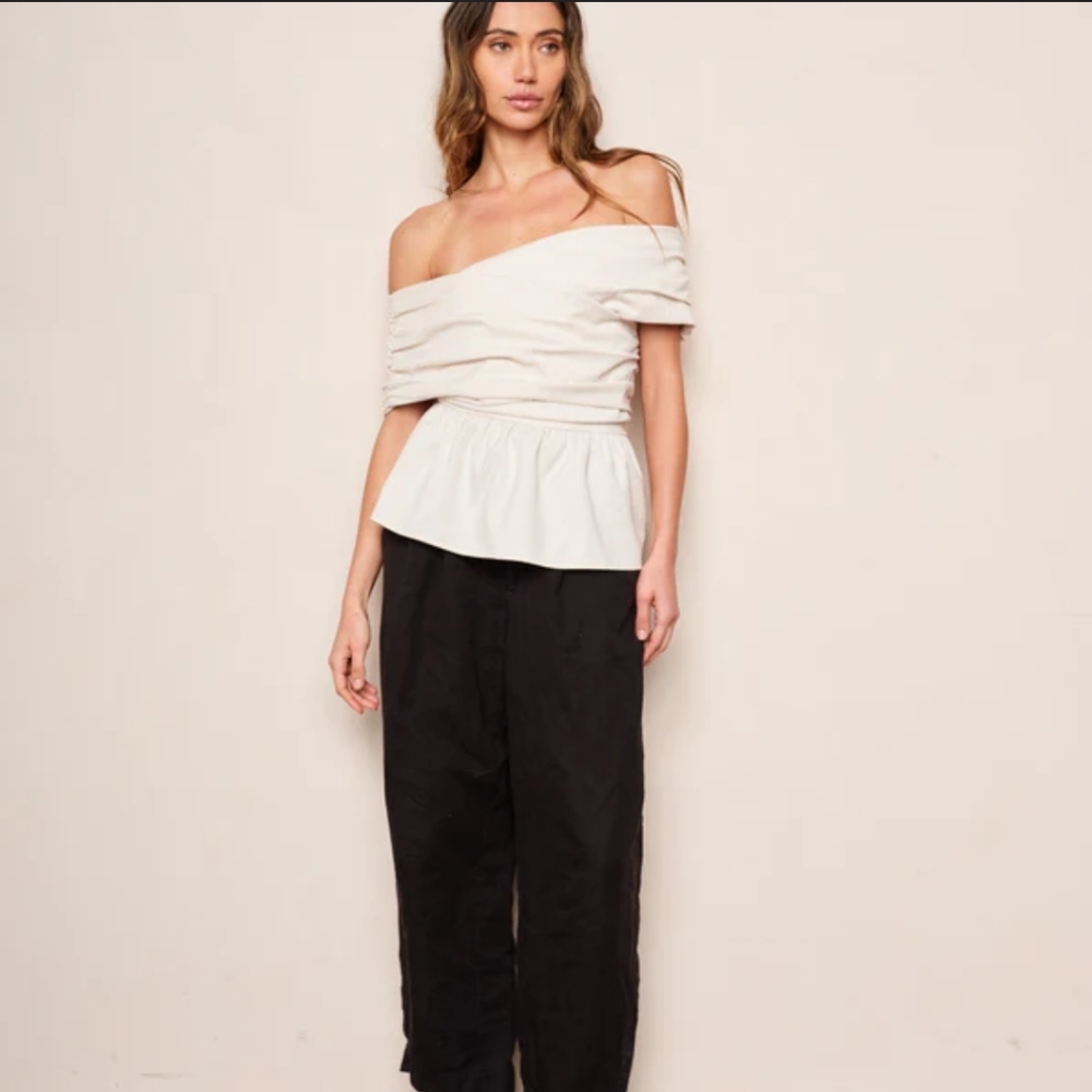 DRA Los Angeles off-the-shoulders; peplum top size S